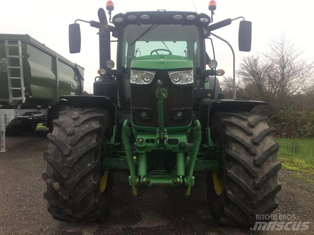 John Deere 6215 R 曳引機