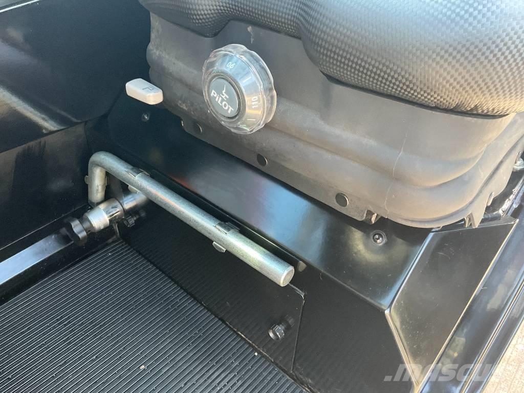 Manitou ULM 412 H 伸縮臂操作車