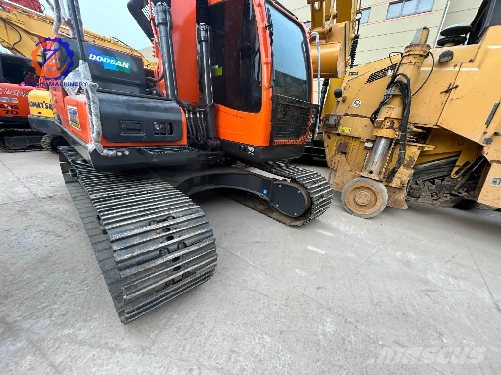 Doosan DX 150 中型挖土機/掘鑿機/挖掘機 7t-12t