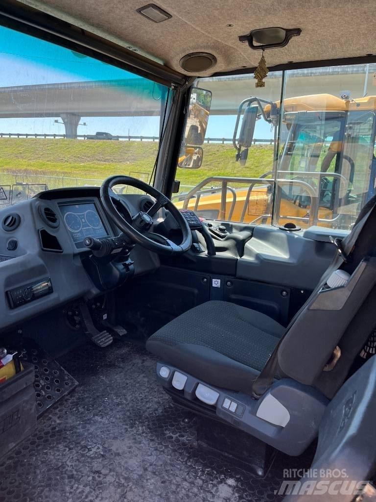 Bell B30E 鉸接式起吊車