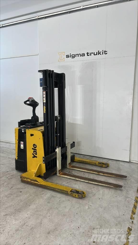Yale MS 15 X-SL 自走式堆積機