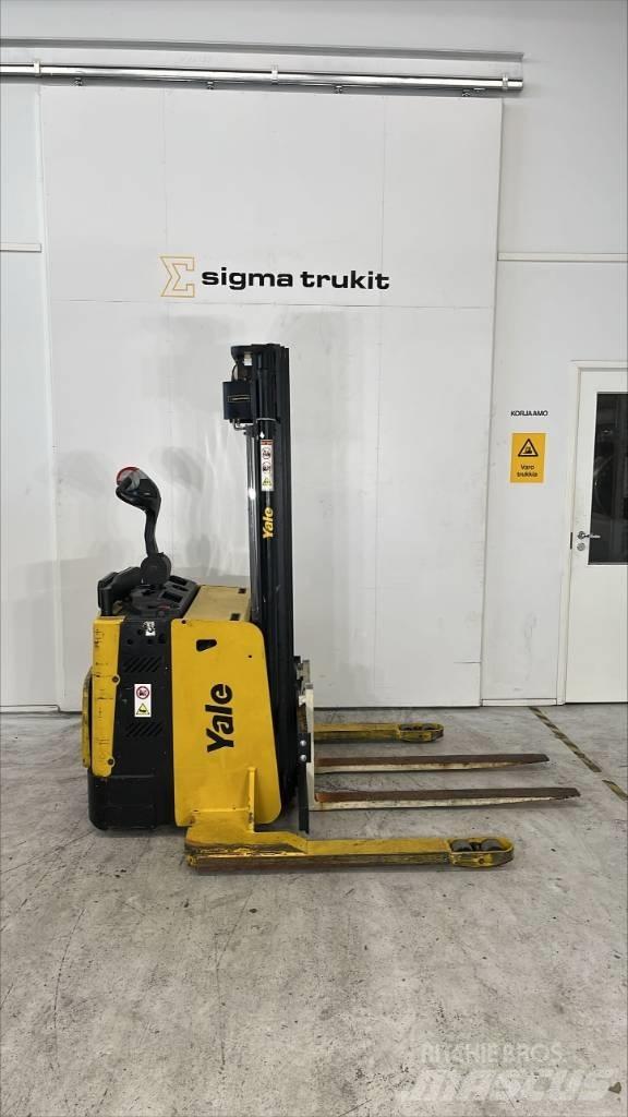 Yale MS 15 X-SL 自走式堆積機