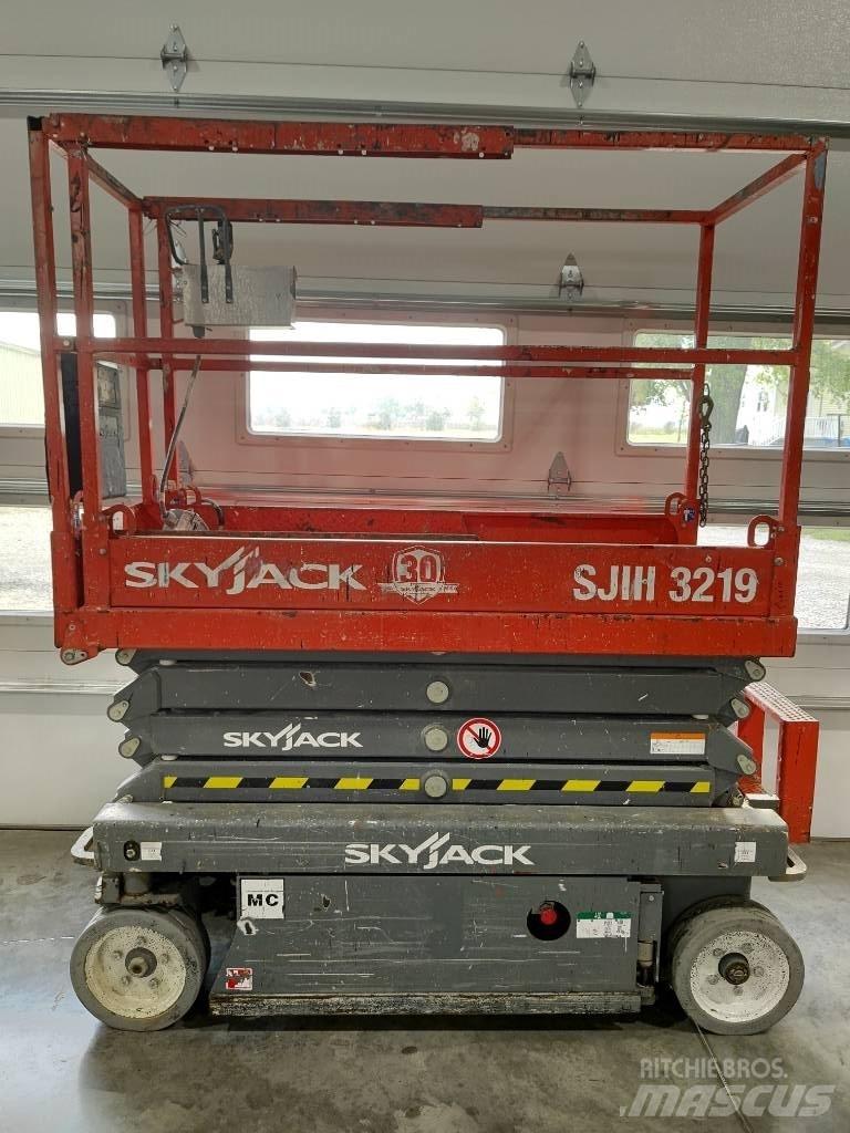 SkyJack SJ III 3219 剪式升降機