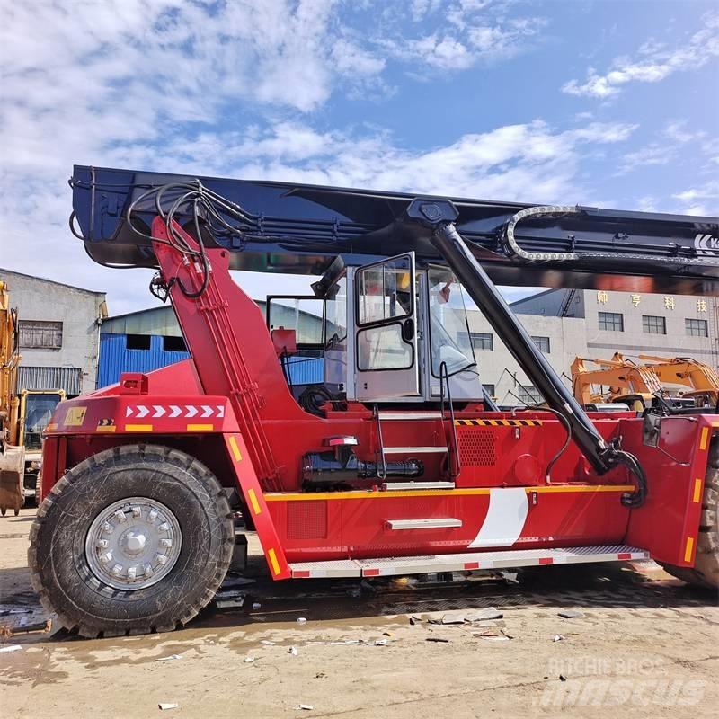 Kalmar DRF 450 前伸型堆積機