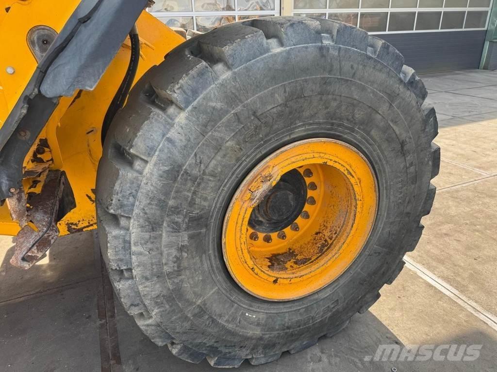 JCB 457 輪胎式裝載機