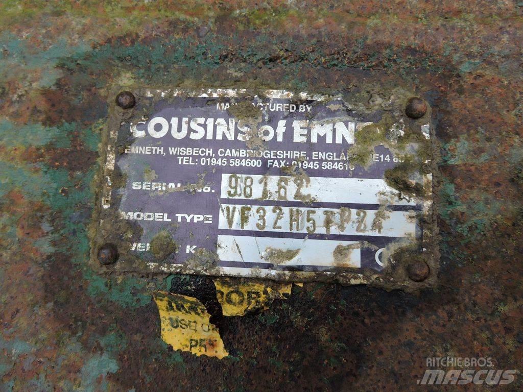 Cousins V FORM 中耕管理機