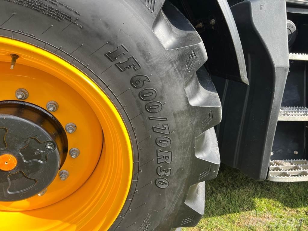 JCB 4220 FASTRAC 曳引機