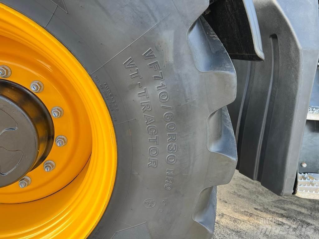 JCB 4220 ICON 曳引機