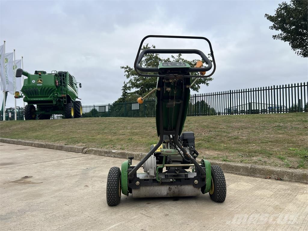 John Deere 220C 其他農業機械