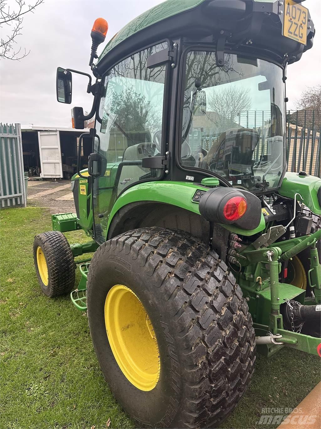 John Deere 4066R 小型曳引機
