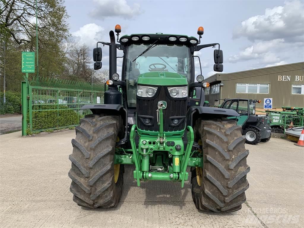 John Deere 6215R 曳引機