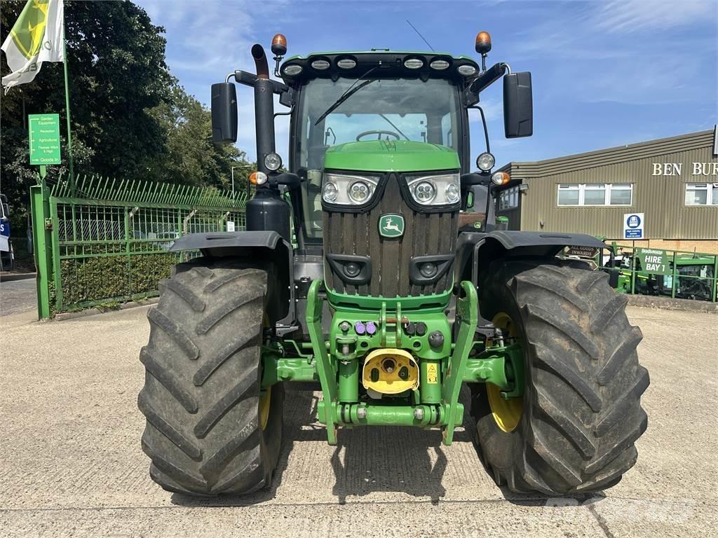 John Deere 6215R 曳引機