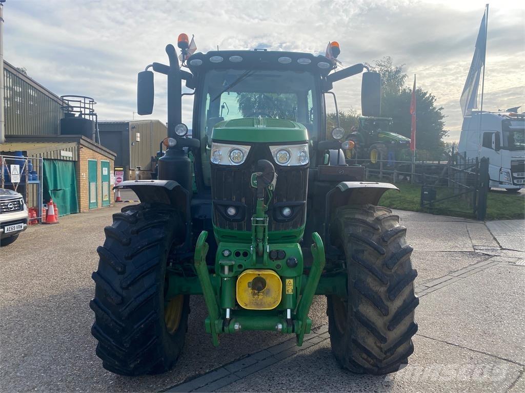 John Deere 6215R 曳引機