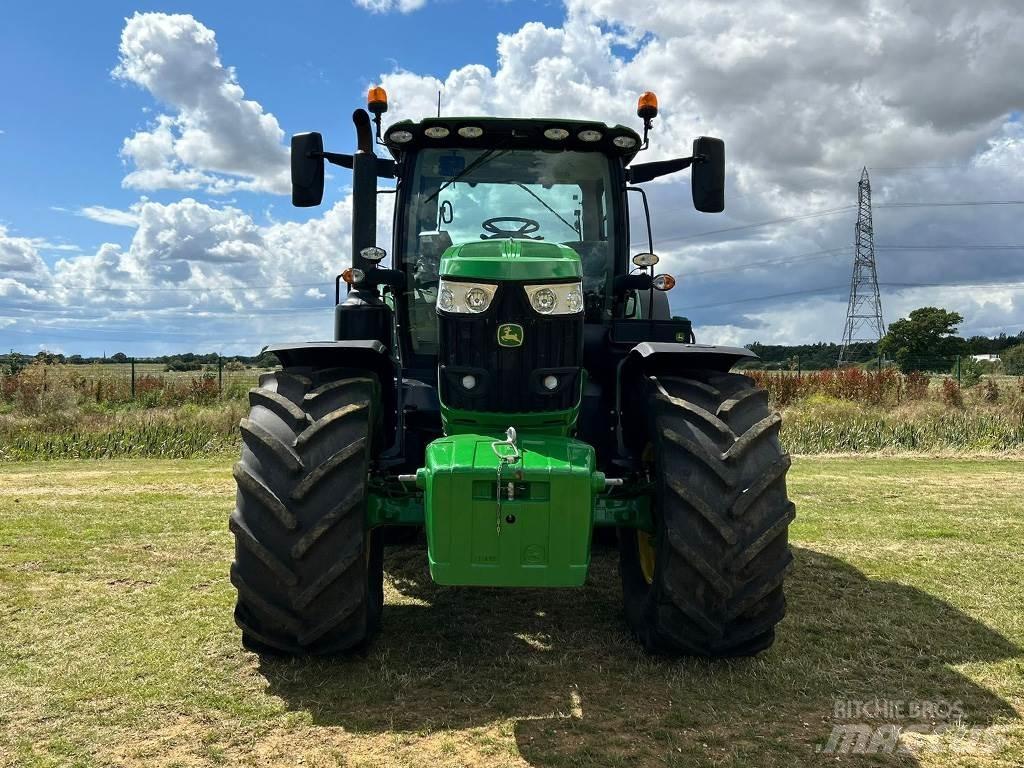 John Deere 6215R 曳引機