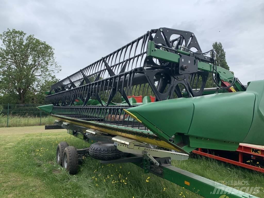 John Deere 725D 聯合收穫機
