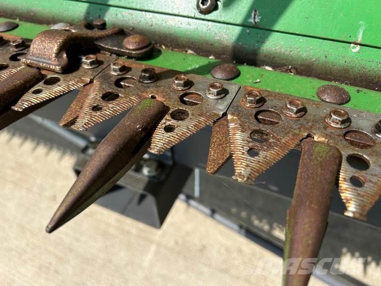 John Deere T670 聯合收穫機