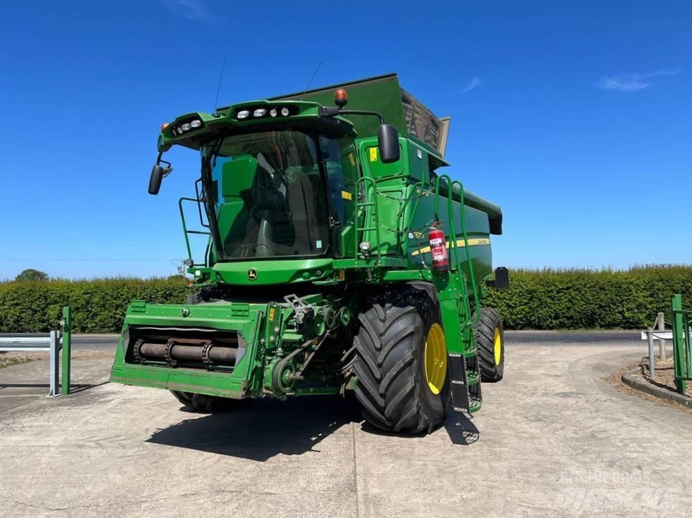 John Deere T670HM 聯合收穫機