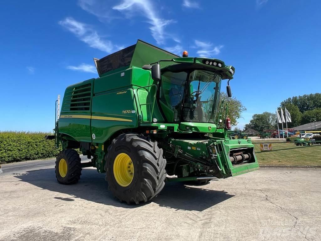 John Deere T670HM 聯合收穫機