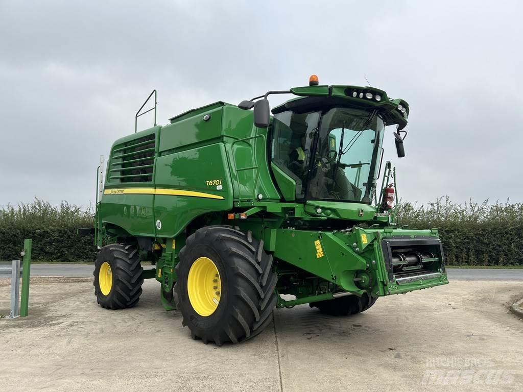John Deere T670I 聯合收穫機