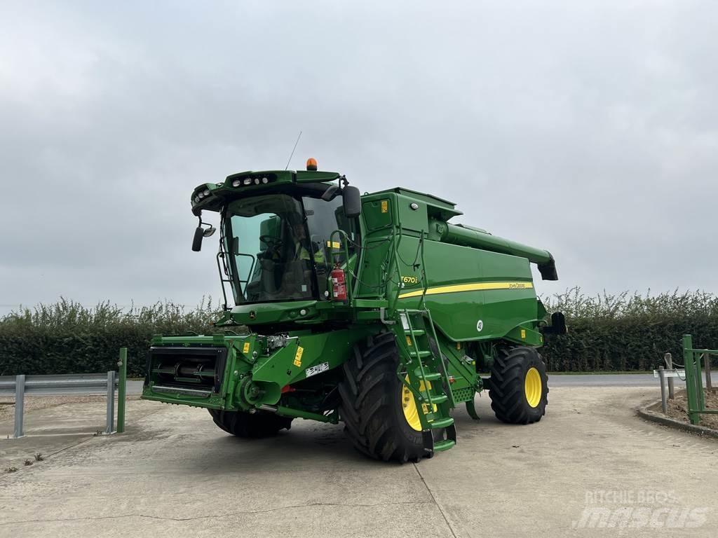 John Deere T670I 聯合收穫機