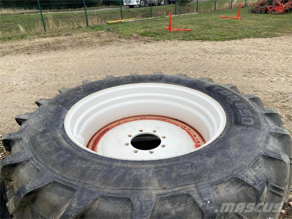 Kuhn 600/65R38 輪胎、車輪和輪圈