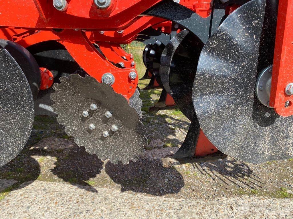 Kuhn STRIGER 300 其他農業機械