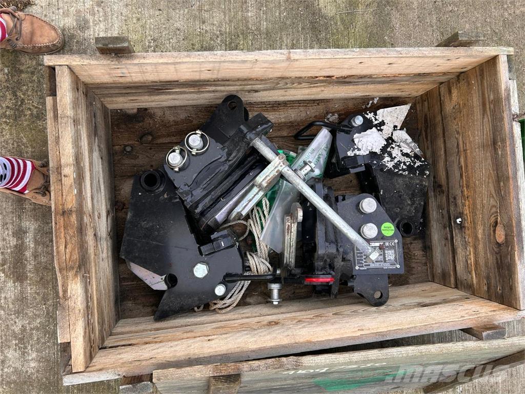 McConnel BRACKETS 農業用伸縮臂裝載機