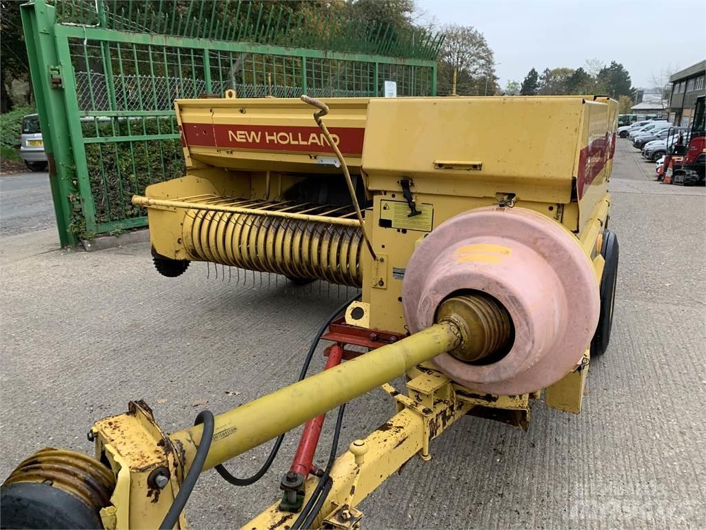 New Holland 945 圓型牧草打包機