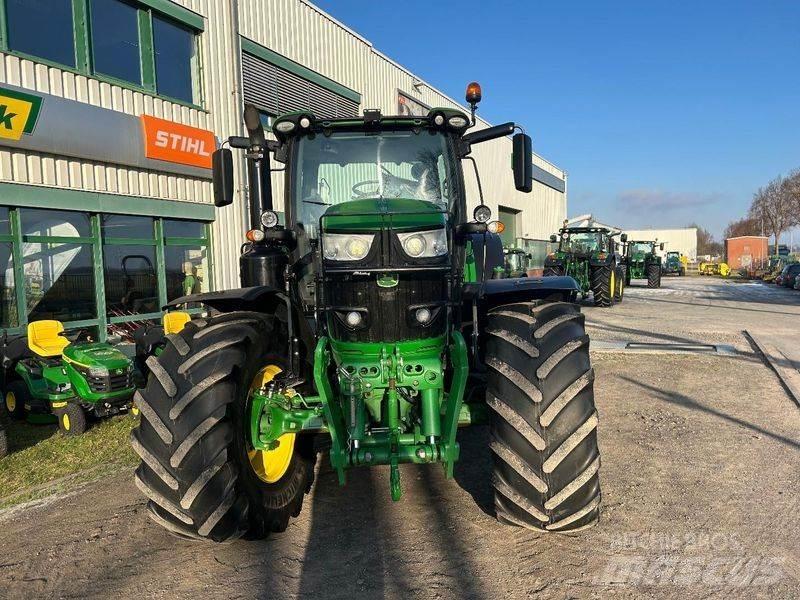 John Deere 6215R 曳引機