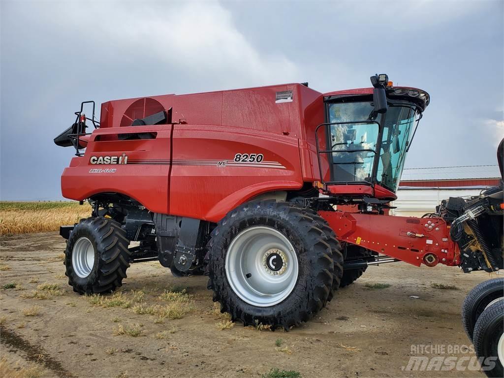 Case IH 8250 聯合收穫機