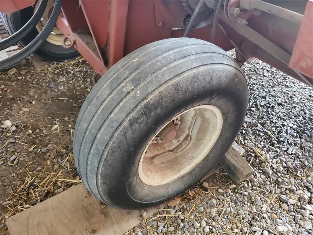 Hesston 4650 圓型牧草打包機