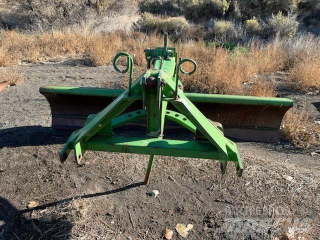 John Deere  田間拖曳