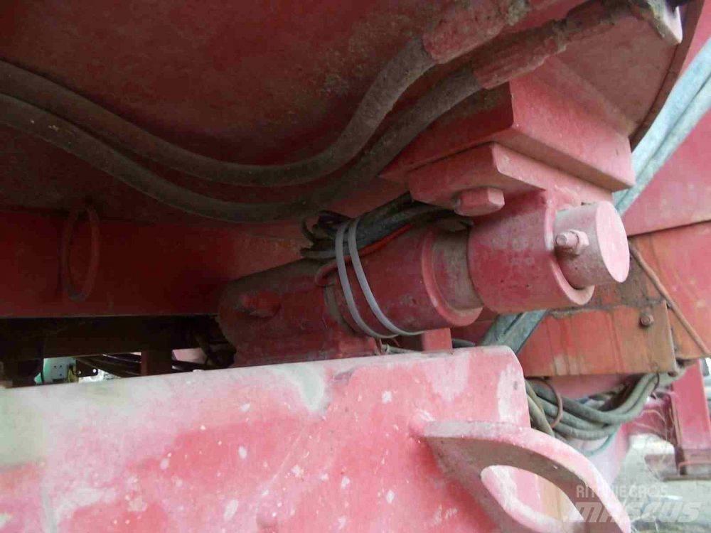  Loewen 1022 混合餵料機