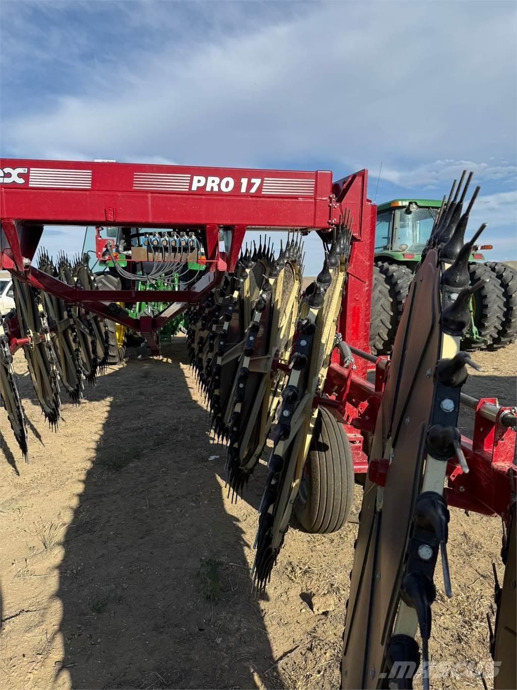 Sitrex Pro17 耙與翻草機