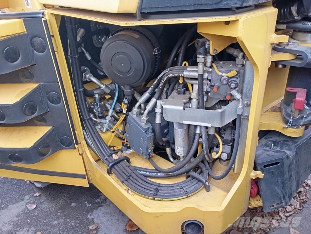 Bomag BW 203 AD-4 雙輪滾壓機