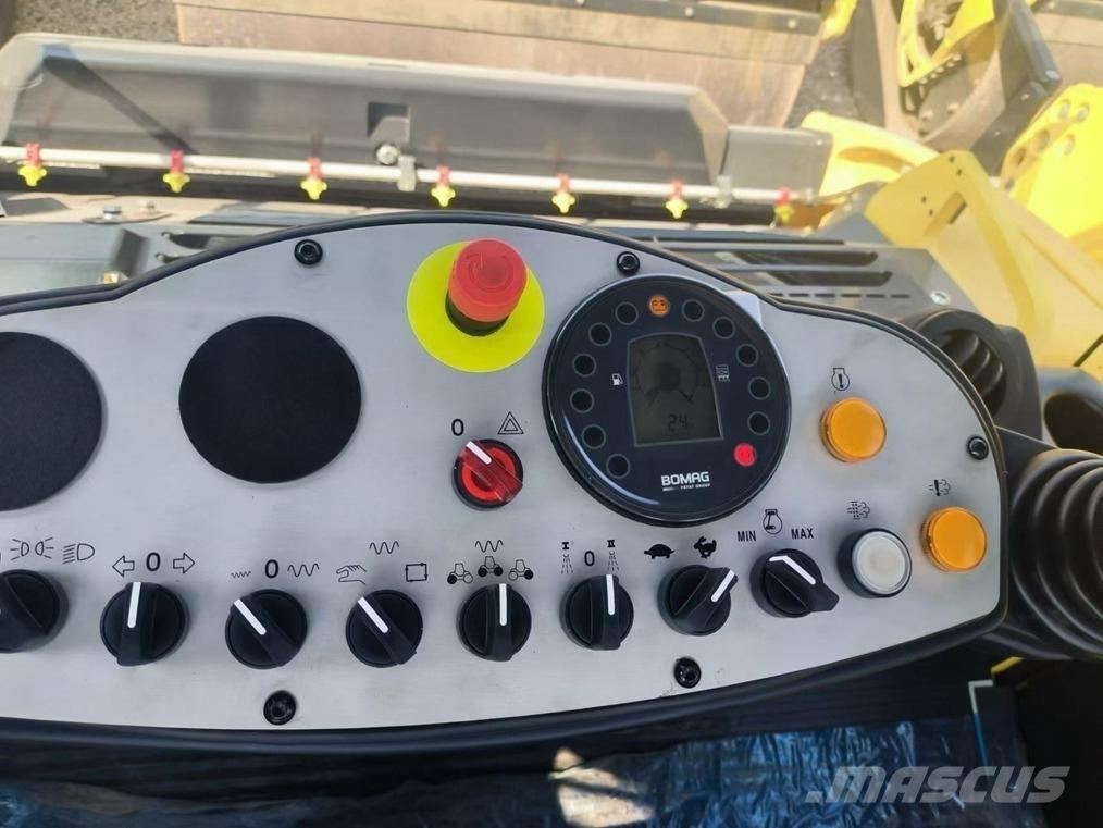 Bomag BW 203 AD-4 雙輪滾壓機