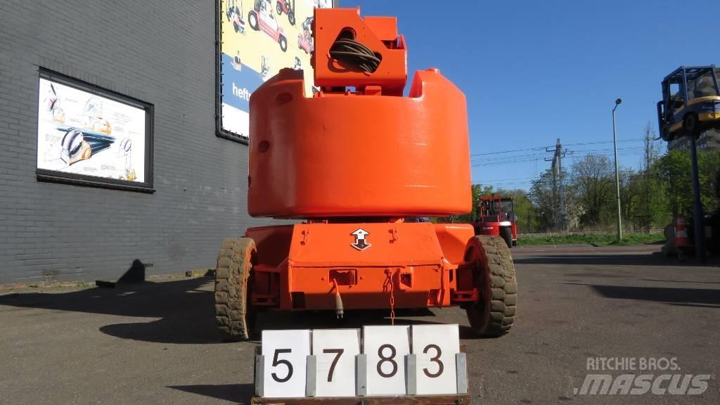 JLG E400AJPN 曲臂高空作業車
