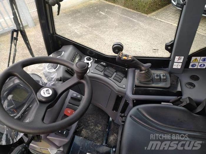 GiANT G3500 Tele 輪胎式裝載機