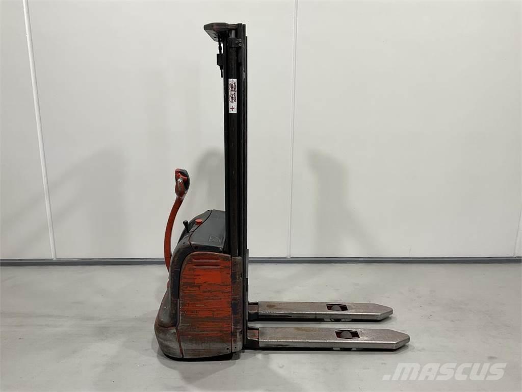Linde L12 自走式堆積機