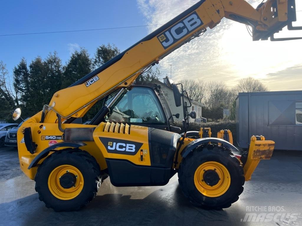 JCB 540-140 Hi Viz 伸縮臂操作車