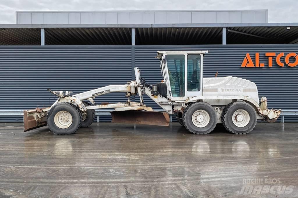 New Holland F156.6 平土機