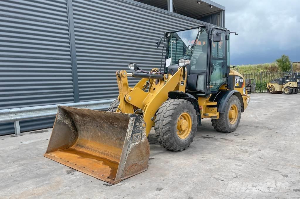 CAT 907M 輪胎式裝載機