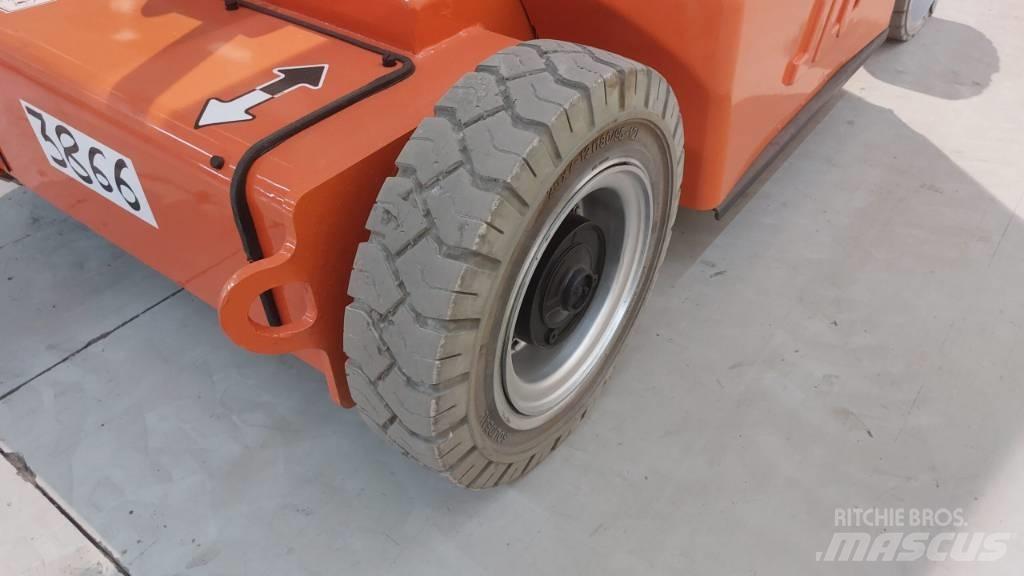 JLG E 400 AJPN 曲臂高空作業車
