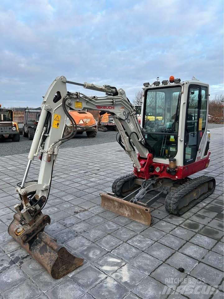 Takeuchi TB 225 小型挖土機/掘鑿機<7t(小型挖掘機)