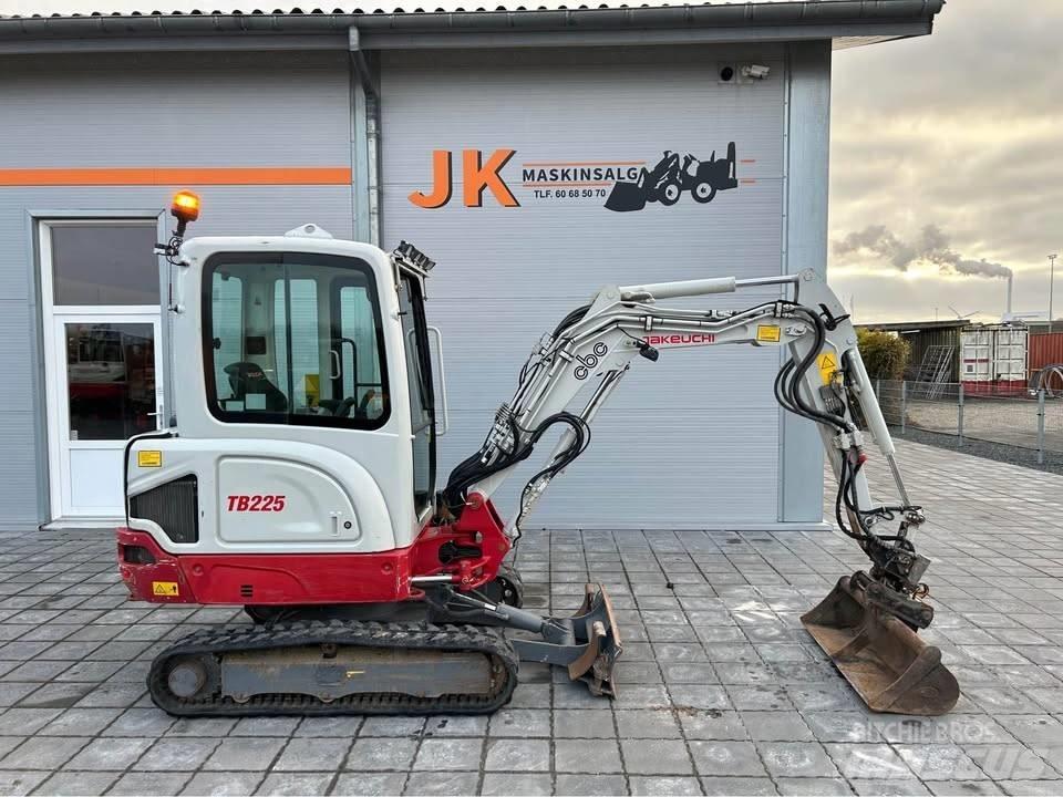 Takeuchi TB 225 小型挖土機/掘鑿機<7t(小型挖掘機)