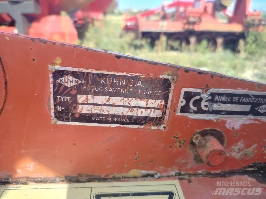 Kuhn HR 302 耙車