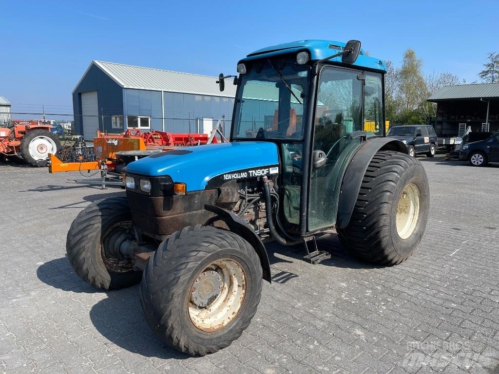 New Holland TN 90 F 曳引機