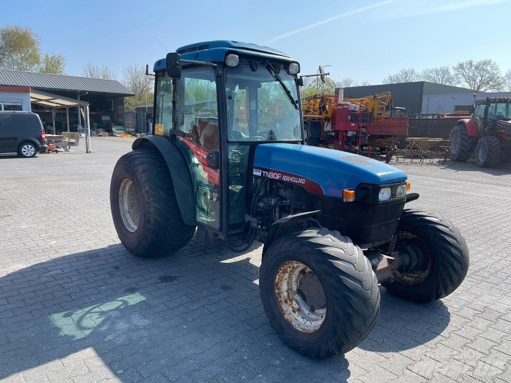 New Holland TN 90 F 曳引機