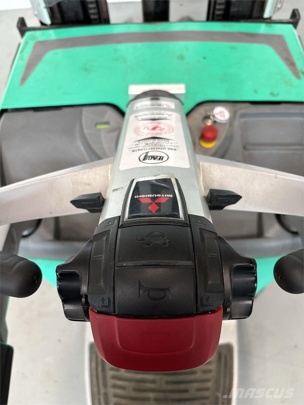 Mitsubishi SBV16N 自走式堆積機