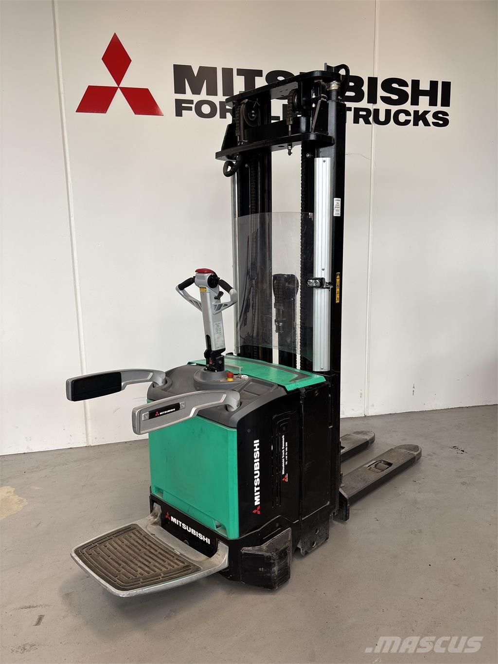 Mitsubishi SBV16N 自走式堆積機